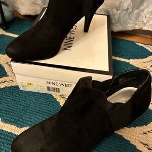 Nine West Women's Cameo3Y Black Faux Suede 3.5" heel Booties Dressy Size 11